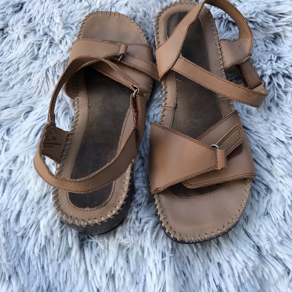 isotoner sandals